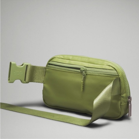 Lululemon Everywhere Belt Bag Edamame Green NWT - Picture 8 of 9